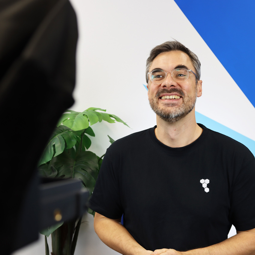 Daniel hält das Webinar "Move Safely – Agility in Medical Device Software Development"